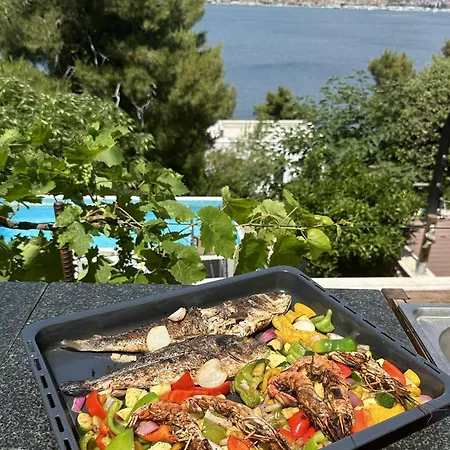 Hébergement de vacances Romantic By The Sea With Panoramatic View