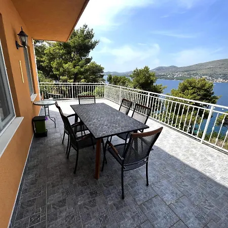 Romantic By The Sea With Panoramatic View Donji Okrug (Ciovo)